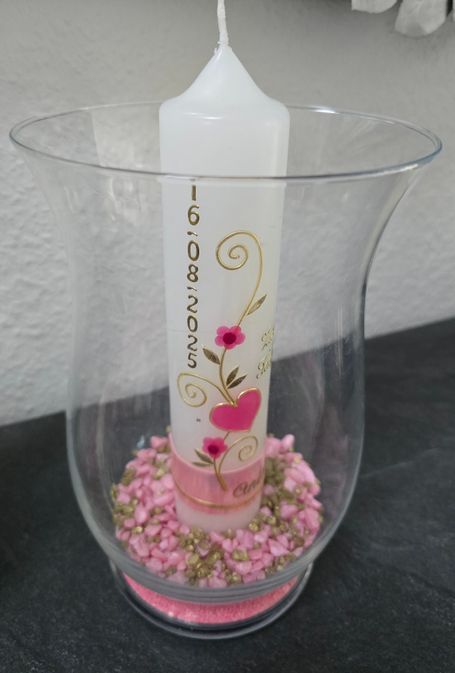 TaufkerzeMädchenRosagroßimWindlichtmitNameundDatumundFotoundTaufspruchEventShopHameln