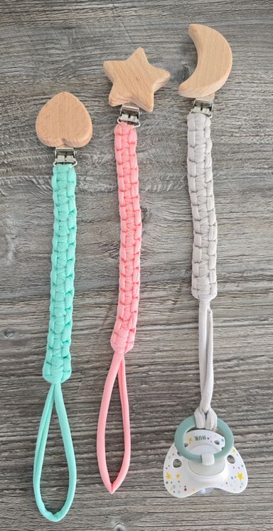 SchnullerkettenHolzStoffSchnullerKettemitGlitzerBabygeschenkSilikonmitKlippSonnenblumenGelbundLindgrünEvent-Shop-Hameln