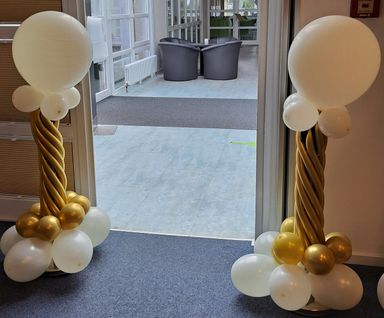 Türstopper verkleidet mit Luftballons Gold / Cream